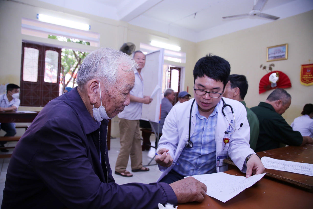 6.000 thầy thuốc trẻ tham gia tư vấn khám chữa bệnh miễn phí