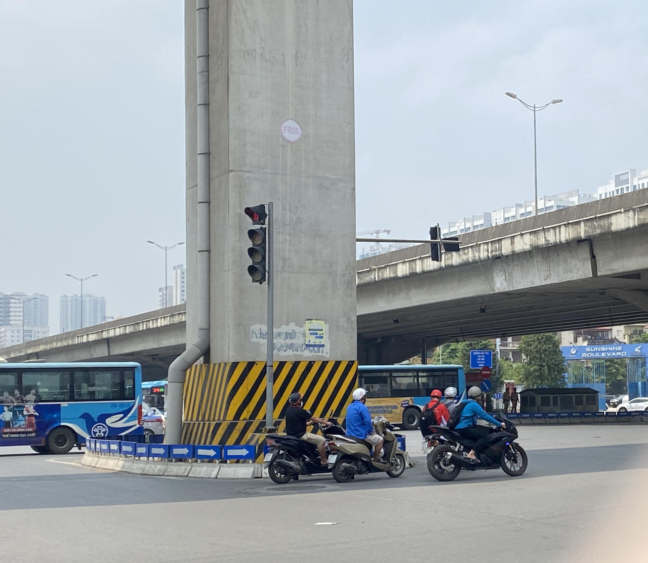 Nhọc nhằn mưu sinh dưới nắng nóng gay gắt ở Hà Nội