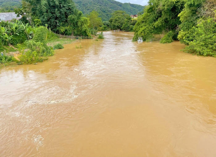 Mưa lớn kéo dài, nhiều nơi ngập úng