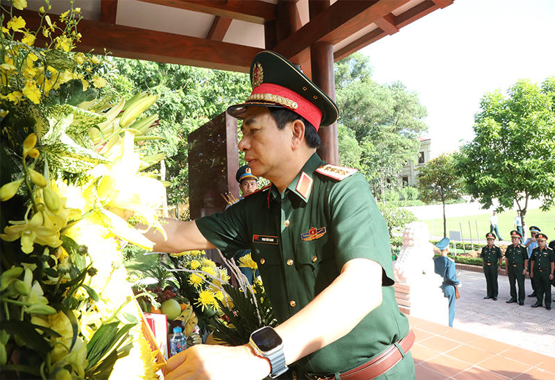 Đại tướng Phan Văn Giang làm việc tại Bộ Tư lệnh Quân đoàn 2 và một số đơn vị thuộc Quân chủng Phòng không - Không quân
