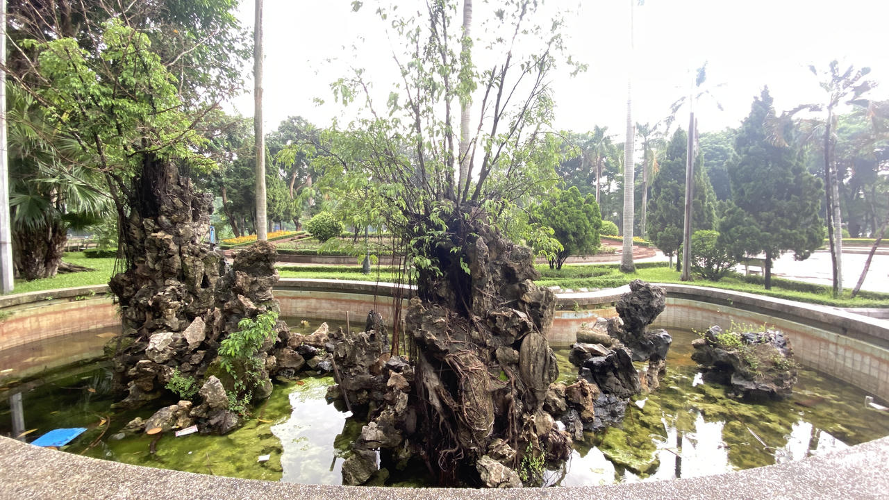 2 vườn hoa ở quận Hà Đông (Hà Nội) xuống cấp