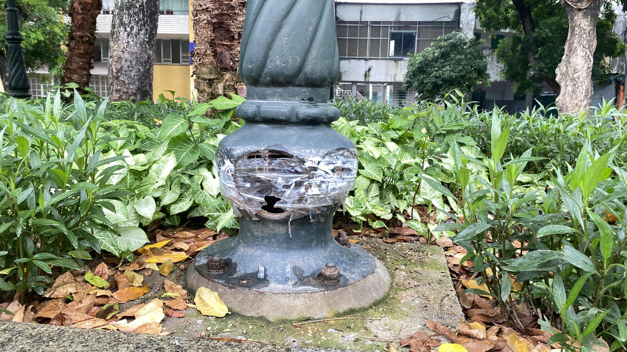 2 vườn hoa ở quận Hà Đông (Hà Nội) xuống cấp