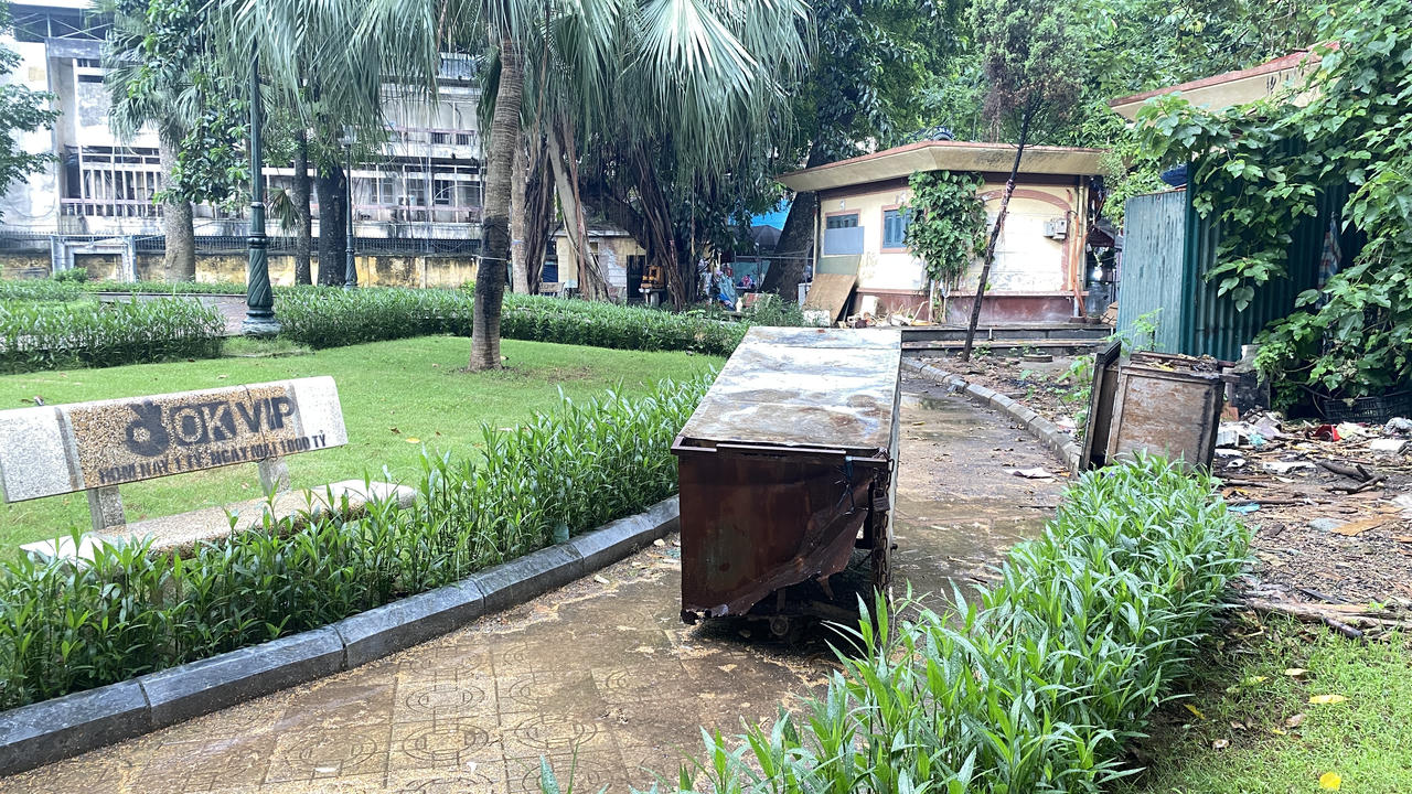 2 vườn hoa ở quận Hà Đông (Hà Nội) xuống cấp