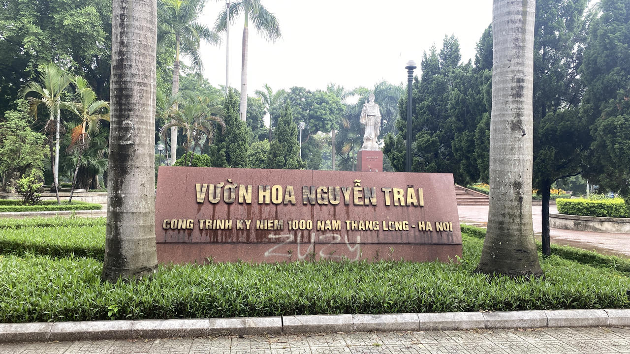 2 vườn hoa ở quận Hà Đông (Hà Nội) xuống cấp