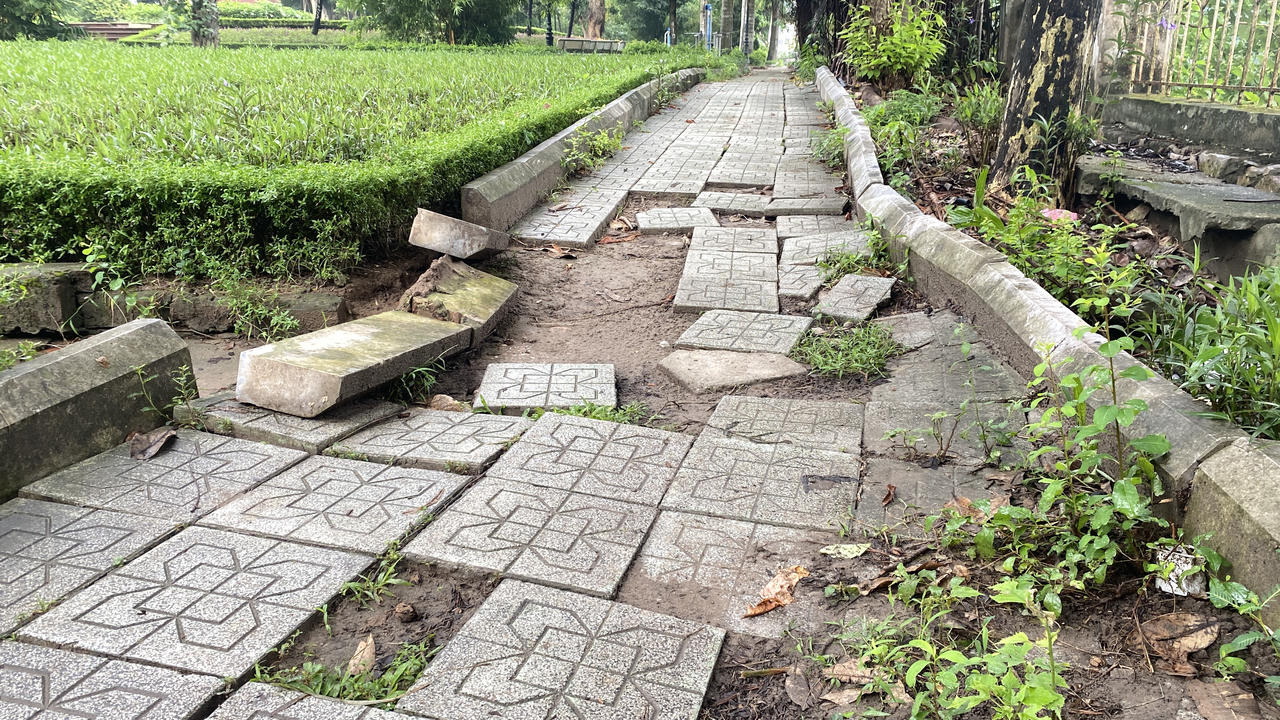 2 vườn hoa ở quận Hà Đông (Hà Nội) xuống cấp