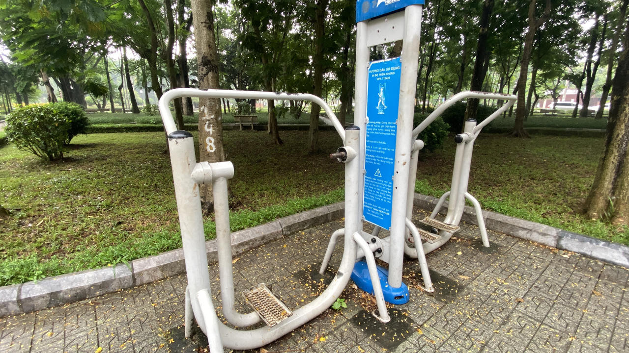 2 vườn hoa ở quận Hà Đông (Hà Nội) xuống cấp