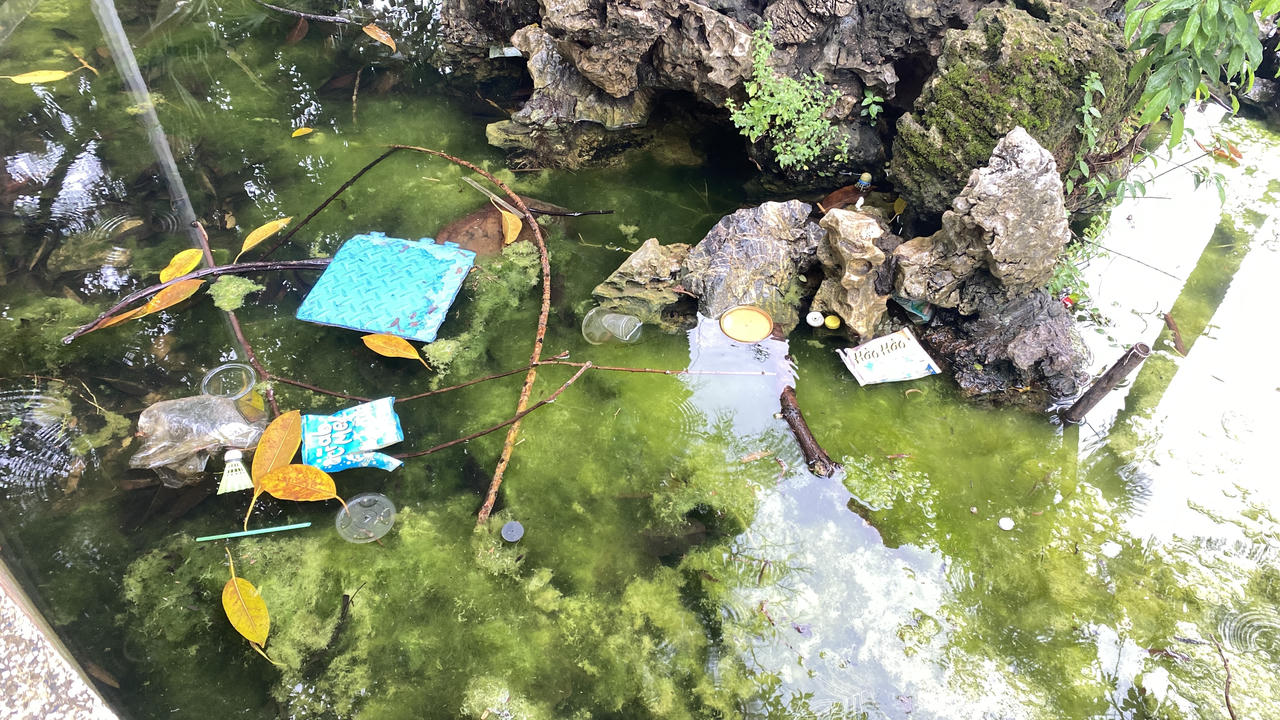 2 vườn hoa ở quận Hà Đông (Hà Nội) xuống cấp