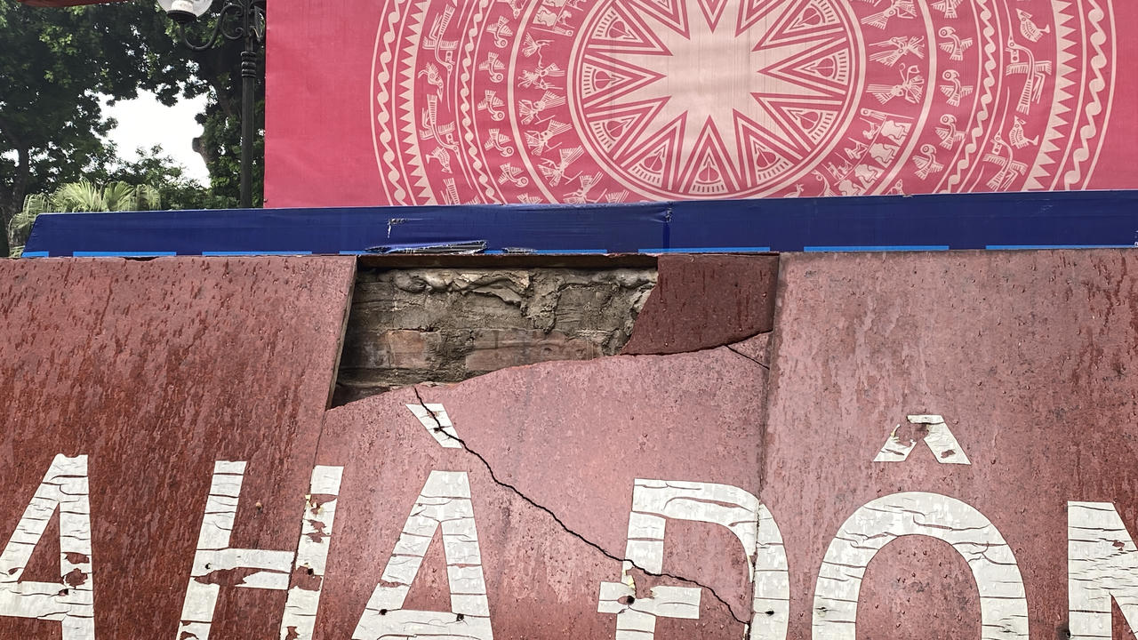 2 vườn hoa ở quận Hà Đông (Hà Nội) xuống cấp