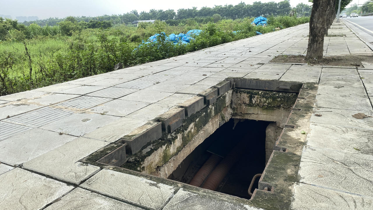 Loạt hố ga 'bẫy' người đi đường