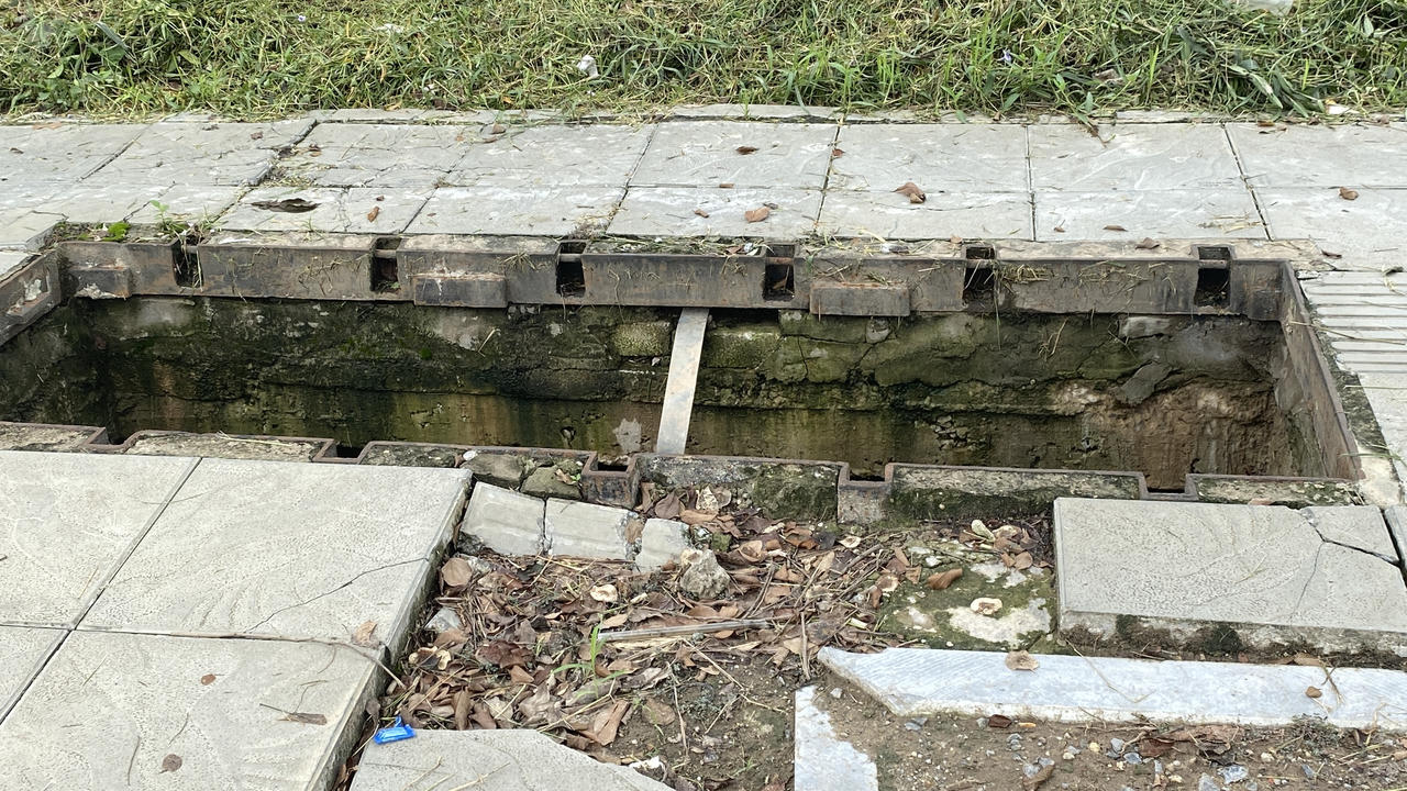 Loạt hố ga 'bẫy' người đi đường