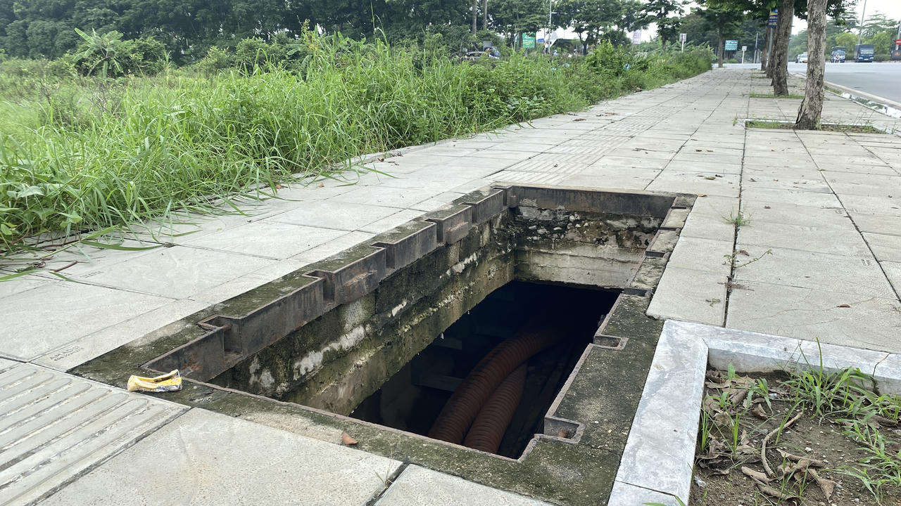 Loạt hố ga 'bẫy' người đi đường