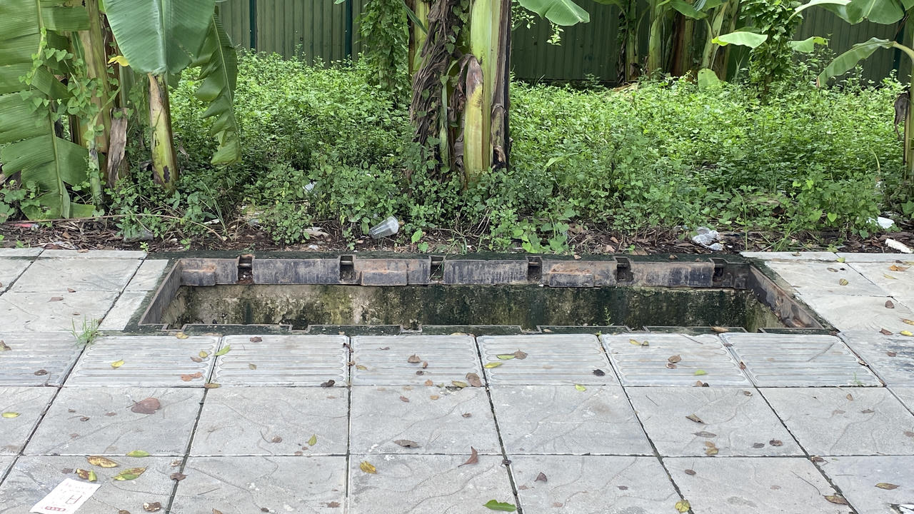 Loạt hố ga 'bẫy' người đi đường