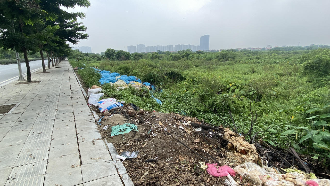 Loạt hố ga 'bẫy' người đi đường