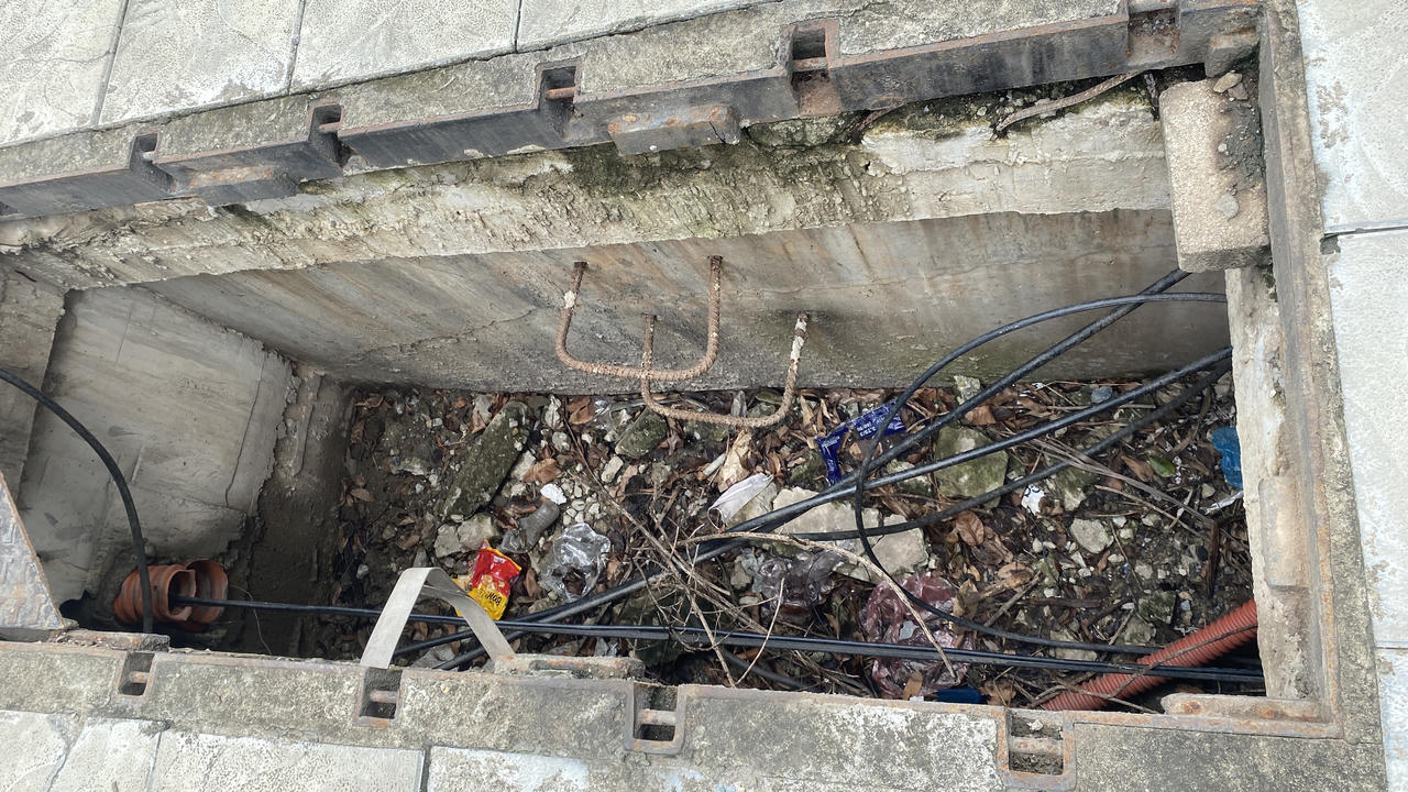 Loạt hố ga 'bẫy' người đi đường