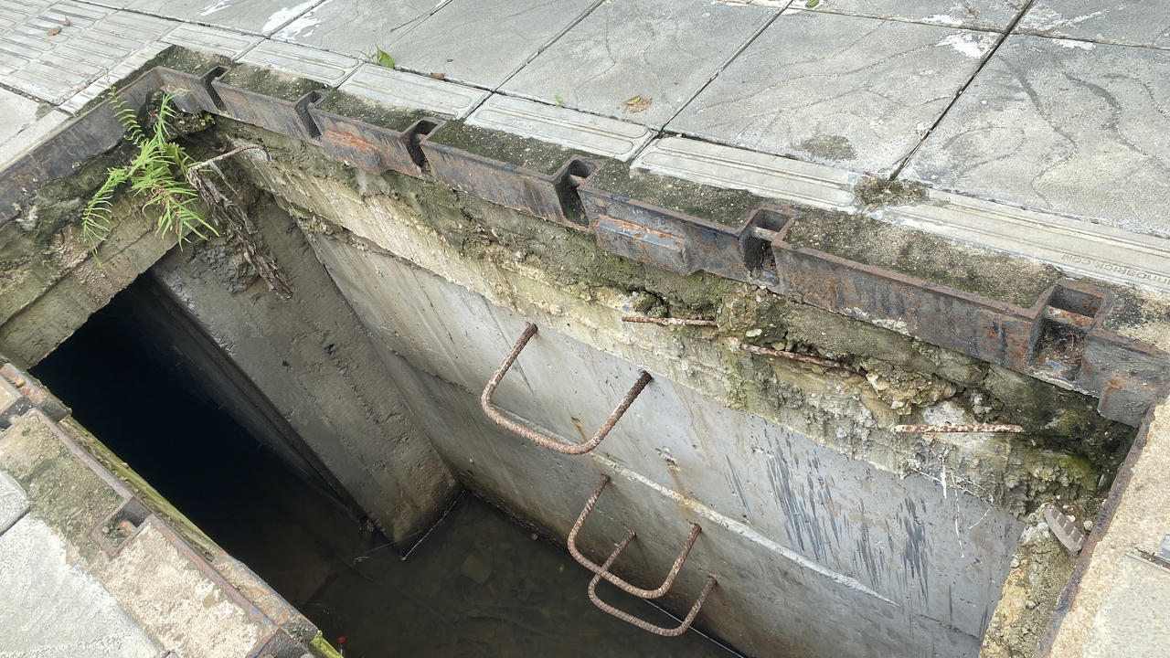 Loạt hố ga 'bẫy' người đi đường