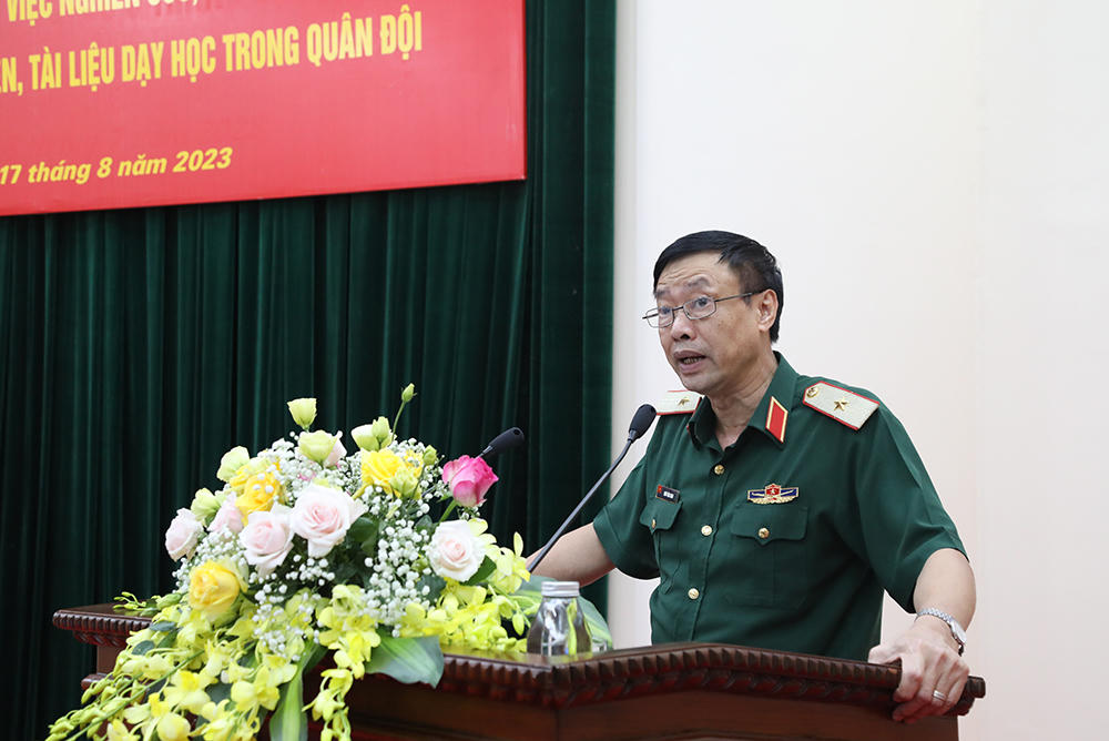 Tiếp tục nâng cao chất lượng nghiên cứu, biên soạn, chỉnh sửa hệ thống tài liệu huấn luyện, dạy học trong Quân đội