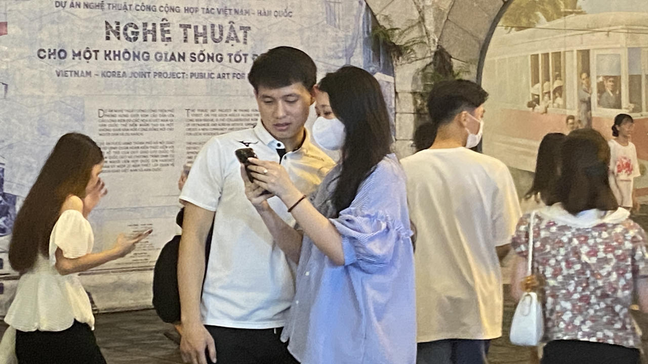 Phố Phùng Hưng, Hàng Mã đông nghẹt người đi chơi Trung thu