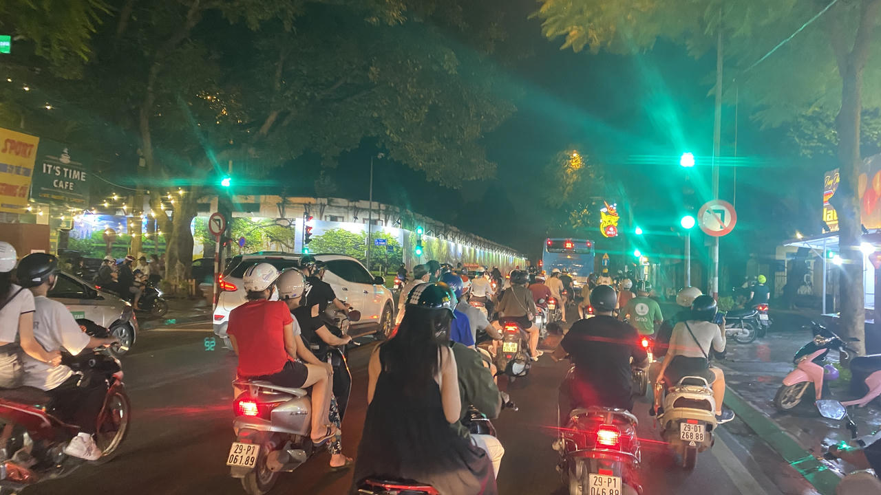 Phố Phùng Hưng, Hàng Mã đông nghẹt người đi chơi Trung thu