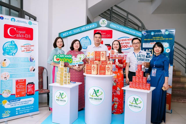 Dược thảo Á Âu hưởng ứng hành động ngày Quốc tế người cao tuổi 