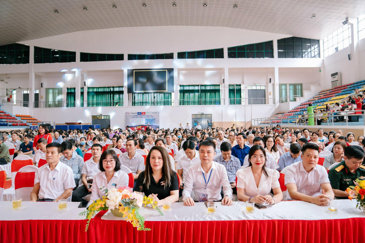 Dược thảo Á Âu hưởng ứng hành động ngày Quốc tế người cao tuổi 