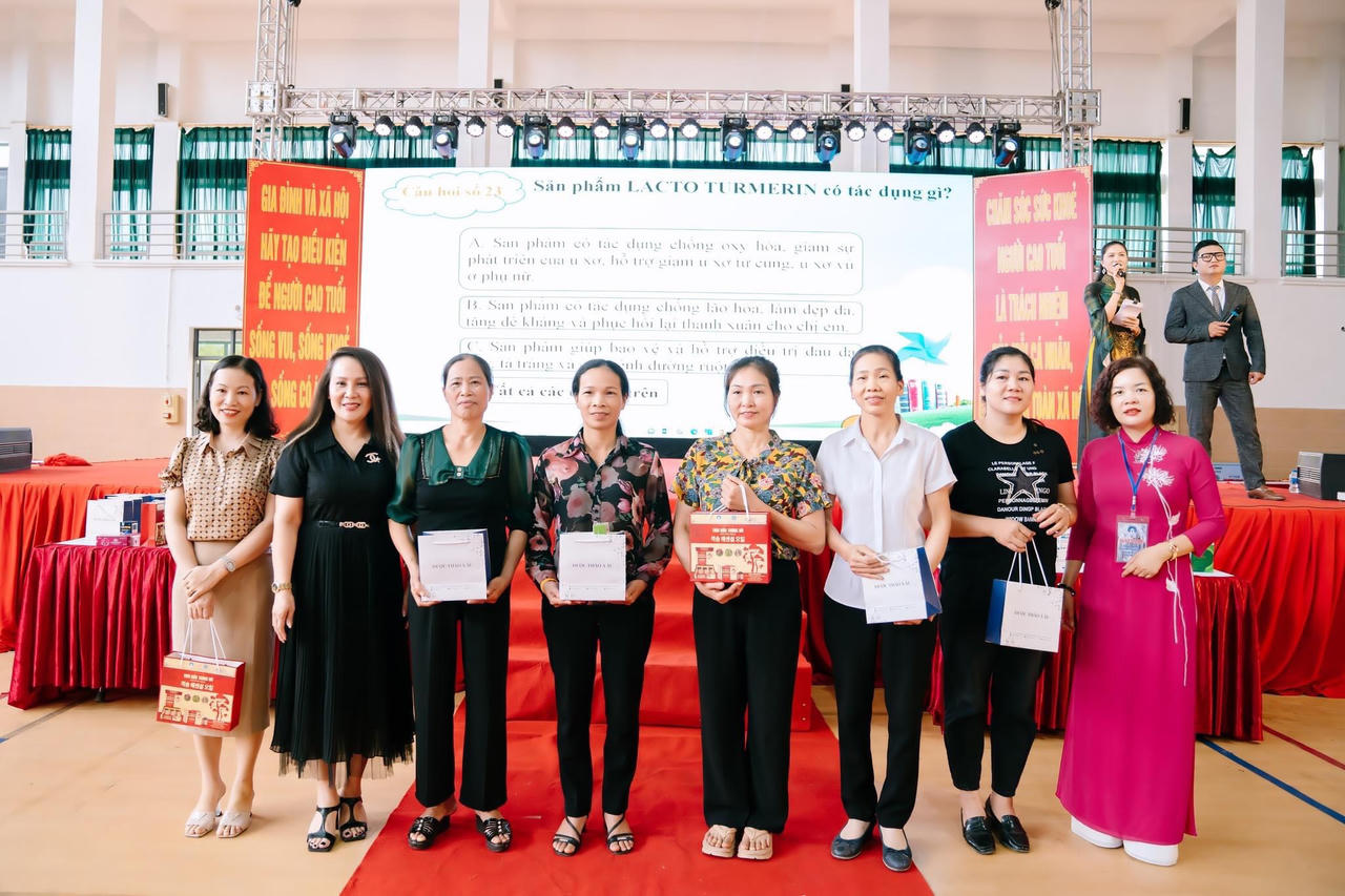 Dược thảo Á Âu hưởng ứng hành động ngày Quốc tế người cao tuổi 