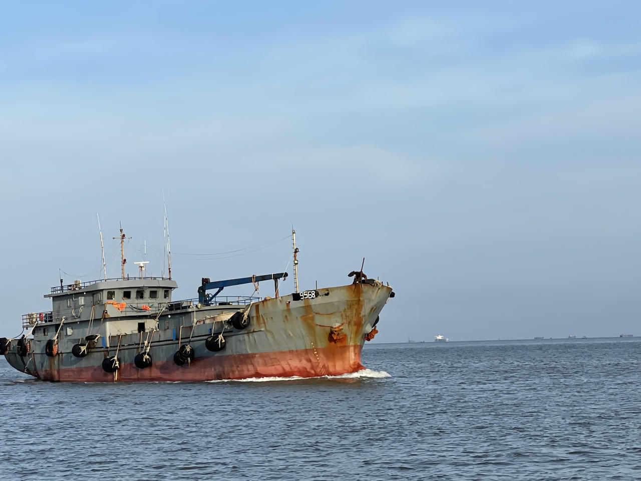 Tiếp tục bắt giữ tàu chở dầu không có giấy tờ hợp pháp