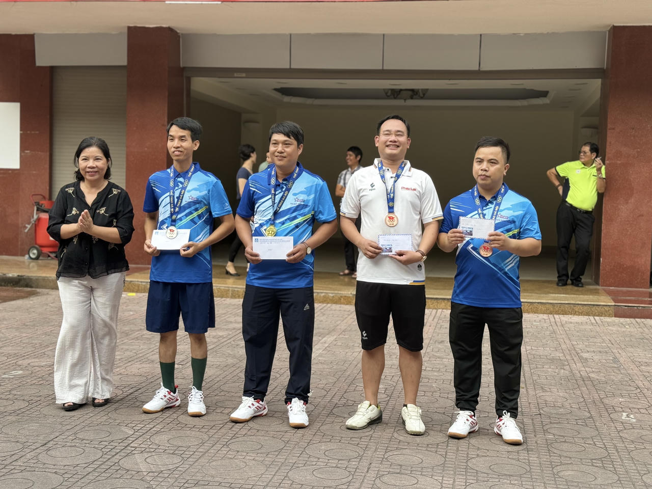 Báo Pháp luật Việt Nam giành huy chương đồng môn kéo co và đi bộ tại Hội khỏe Hội Nhà báo