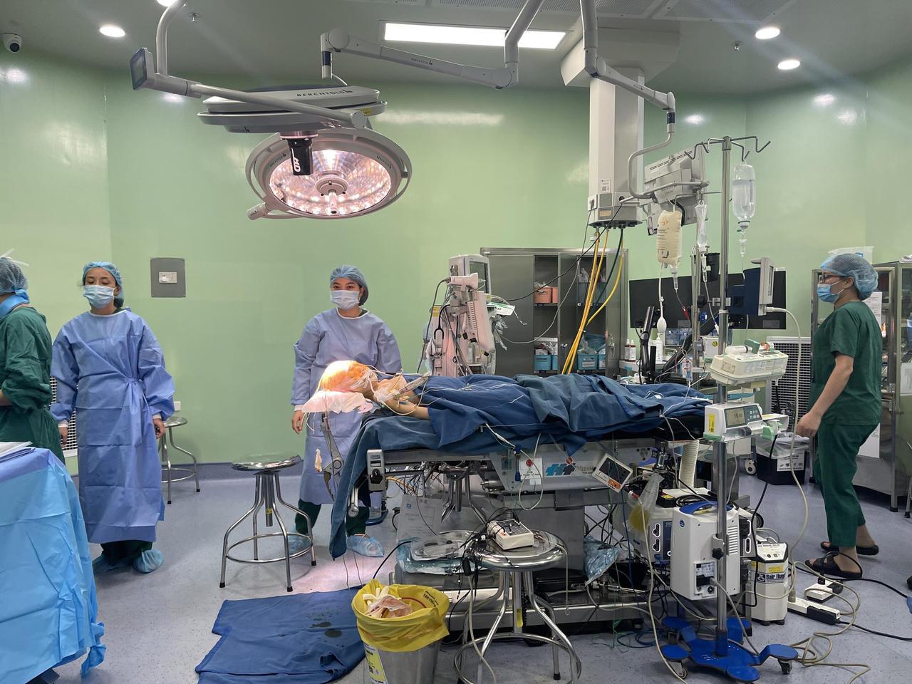 Giám đốc bệnh viện tuyến trung ương chia sẻ kinh nghiệm 'gỡ khó' trong đấu thầu, mua sắm thuốc, trang thiết bị y tế