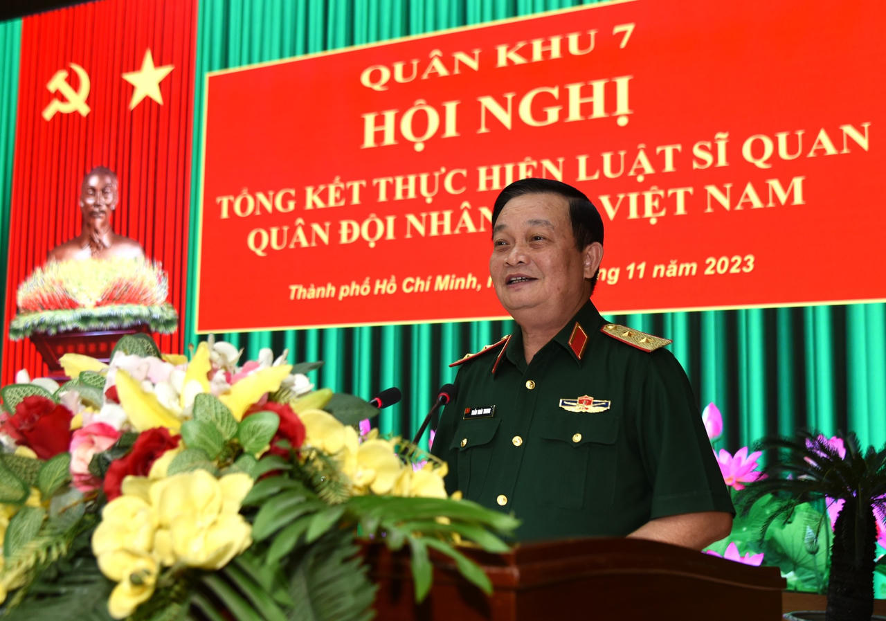 Kiến nghị sửa đổi chính sách tiền lương, nhà ở; nâng tuổi nghỉ hưu đối với sĩ quan Quân đội