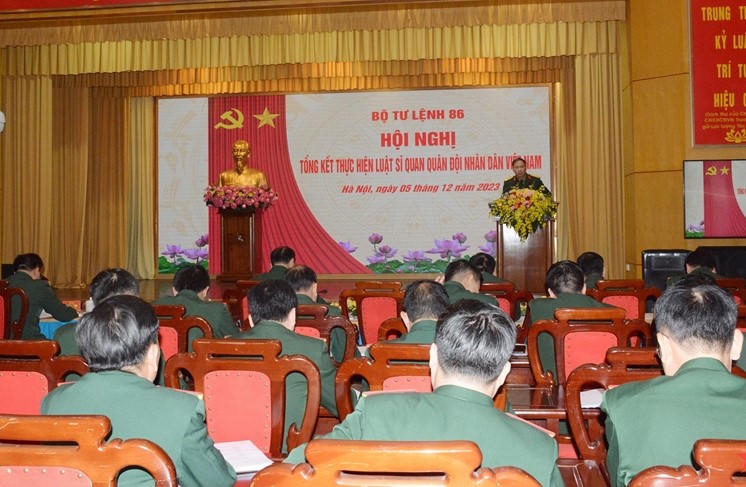 Kiến nghị sửa đổi quy định tiền lương, nâng tuổi phục vụ tại ngũ của sĩ quan quân đội