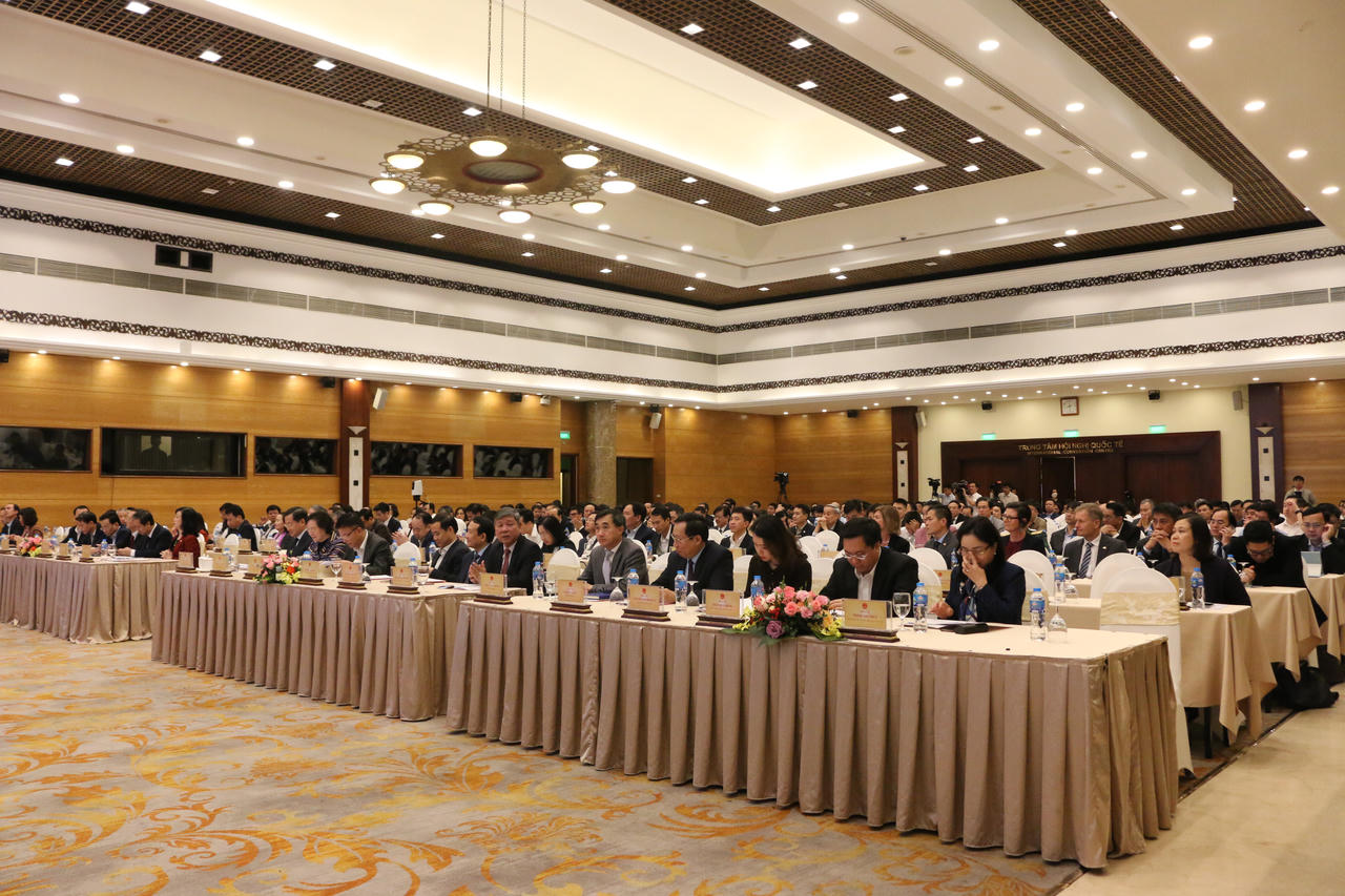 Phó Thủ tướng yêu cầu nghiên cứu đề xuất chế độ, chính sách đãi ngộ phù hợp cho cán bộ y tế