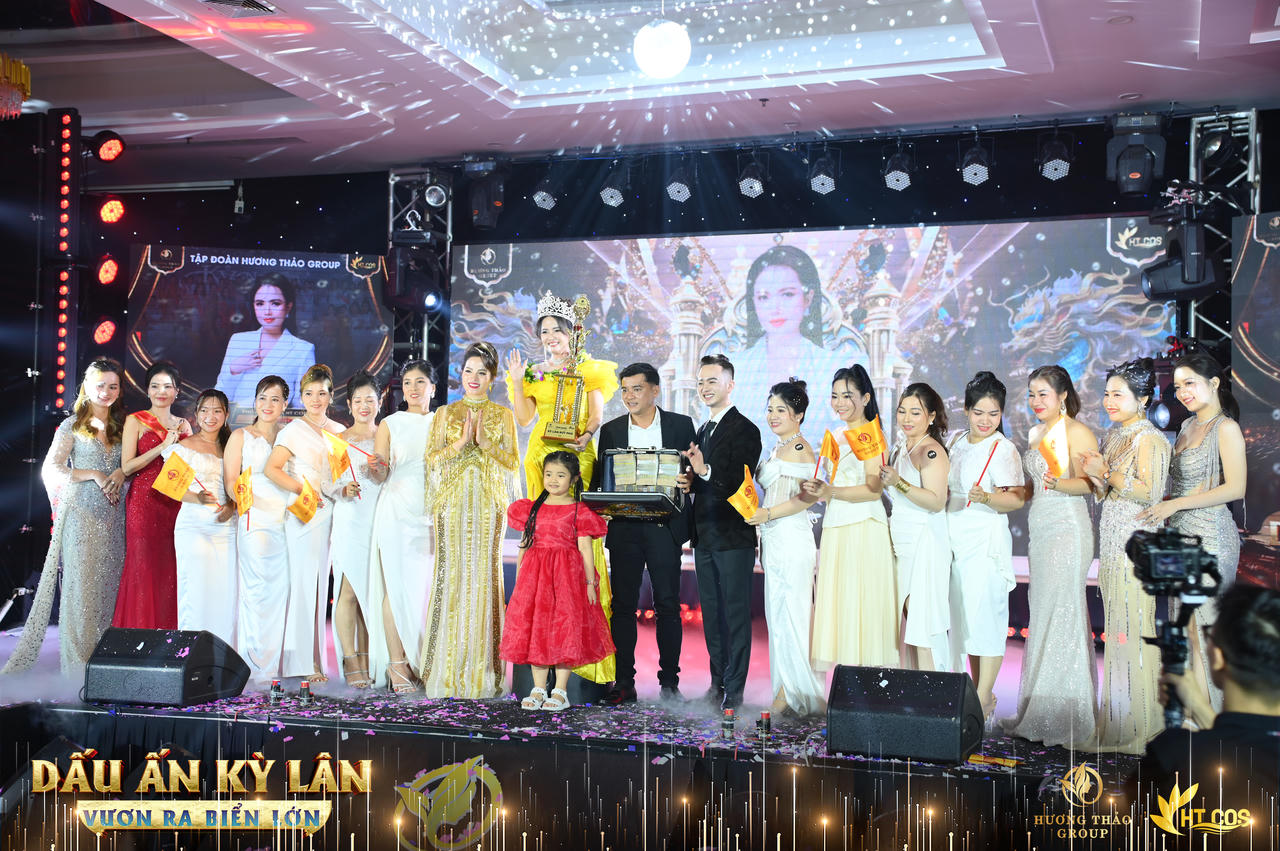 Bà trùm kiến tạo triệu phú - Chủ tịch HĐQT Nguyễn Thu Hiền tại siêu sự kiện "Dấu ấn Kỳ lân - Vươn ra biển lớn 2023"