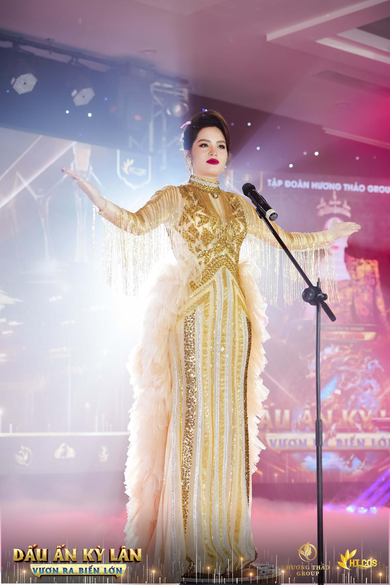 Bà trùm kiến tạo triệu phú - Chủ tịch HĐQT Nguyễn Thu Hiền tại siêu sự kiện "Dấu ấn Kỳ lân - Vươn ra biển lớn 2023"