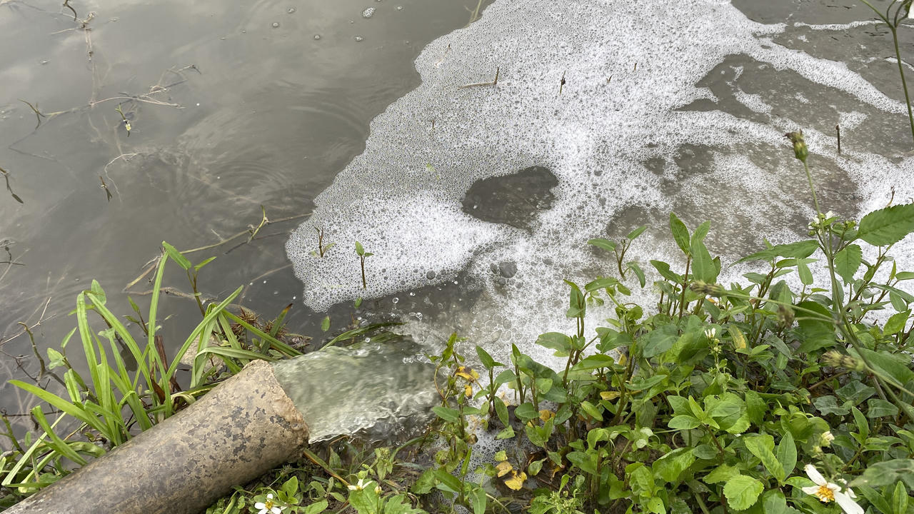 Bắc Ninh: Bắt quả tang công ty Phú Lâm đổ thải ra môi trường có dấu hiệu vi phạm pháp luật