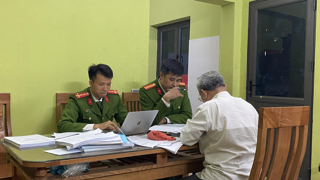 Bắc Ninh: Bắt quả tang công ty Phú Lâm đổ thải ra môi trường có dấu hiệu vi phạm pháp luật