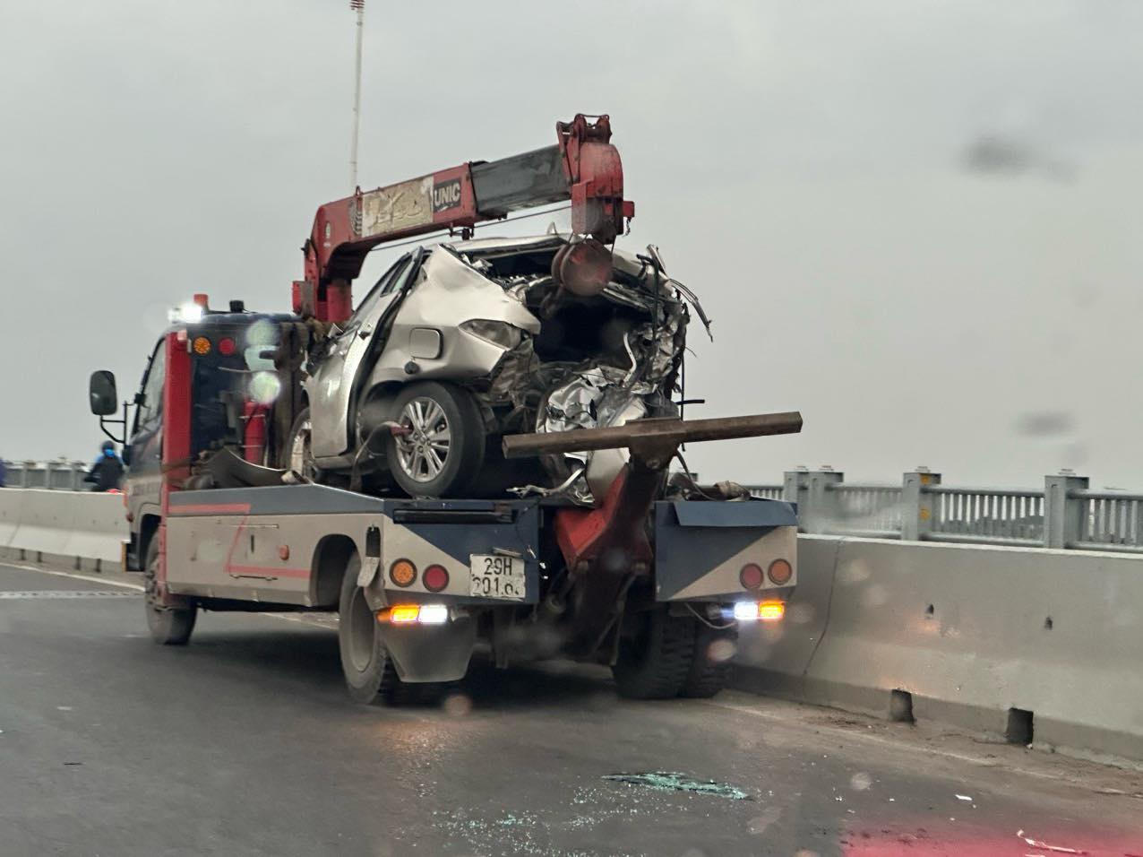 Tai nạn nghiêm trọng trên cầu Vĩnh Tuy 