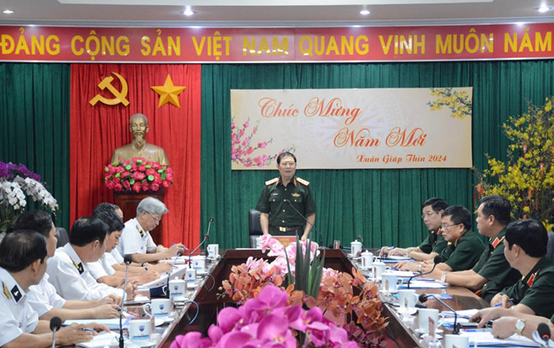 Thượng tướng Nguyễn Tân Cương kiểm tra SSCĐ và chuẩn bị đón Tết tại một số đơn vị