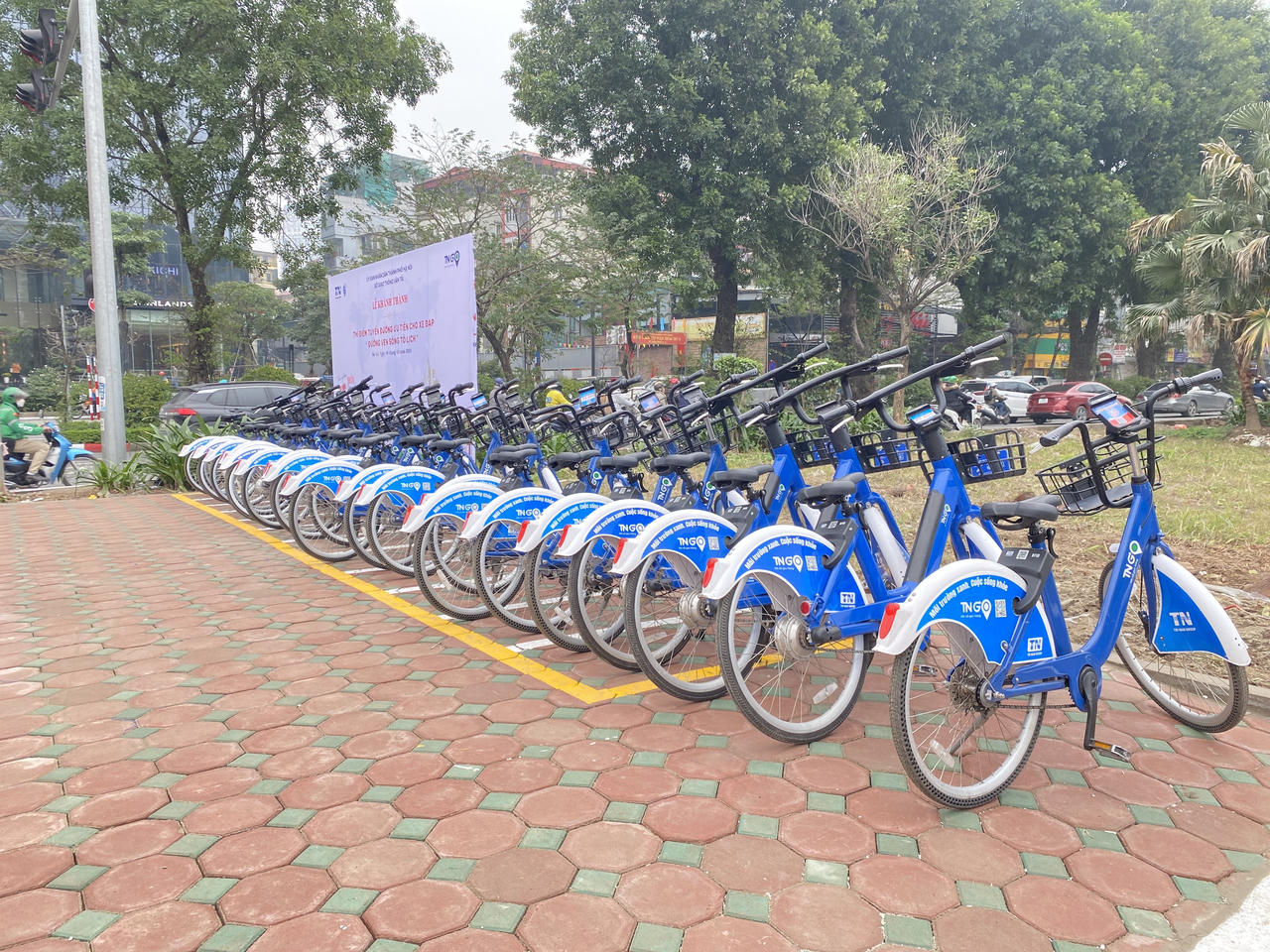 Cận cảnh tuyến đường dành riêng cho xe đạp ở Hà Nội