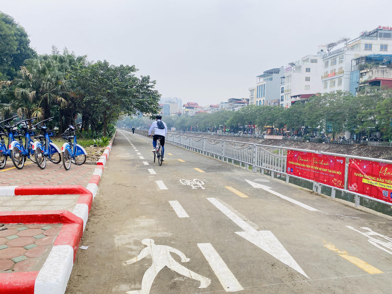 Cận cảnh tuyến đường dành riêng cho xe đạp ở Hà Nội