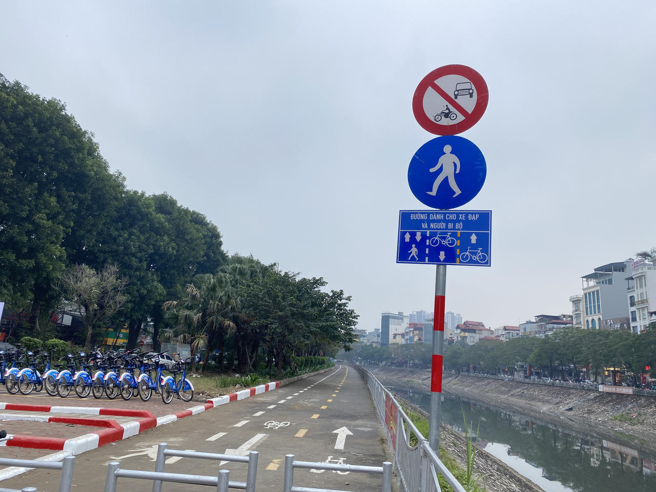 Cận cảnh tuyến đường dành riêng cho xe đạp ở Hà Nội