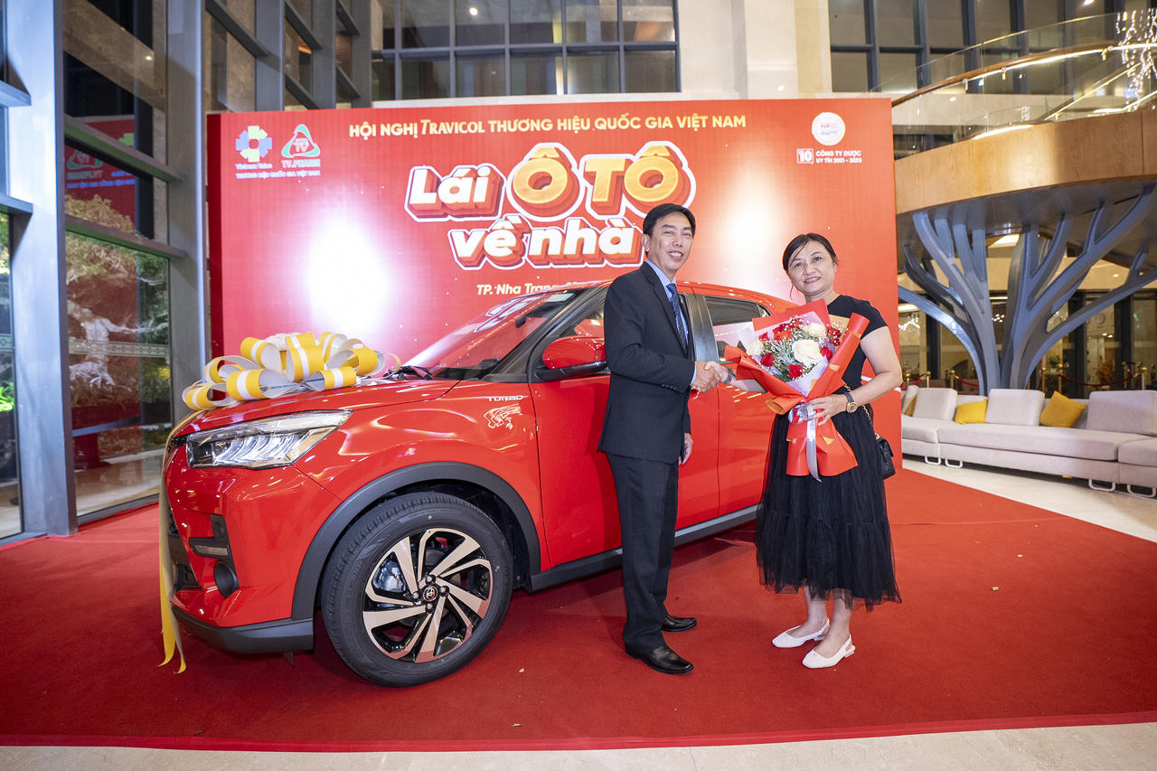 Dược phẩm TV.PHARM trao 3 ô tô cho khách hàng trúng thưởng 