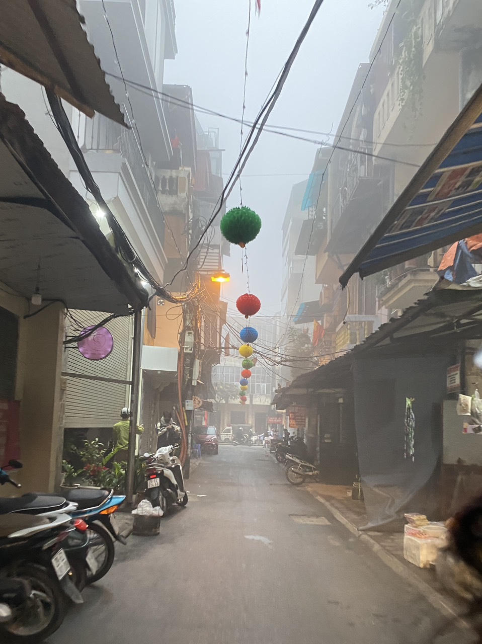 Sáng nay, Hà Nội chìm trong màn sương mù dày đặc