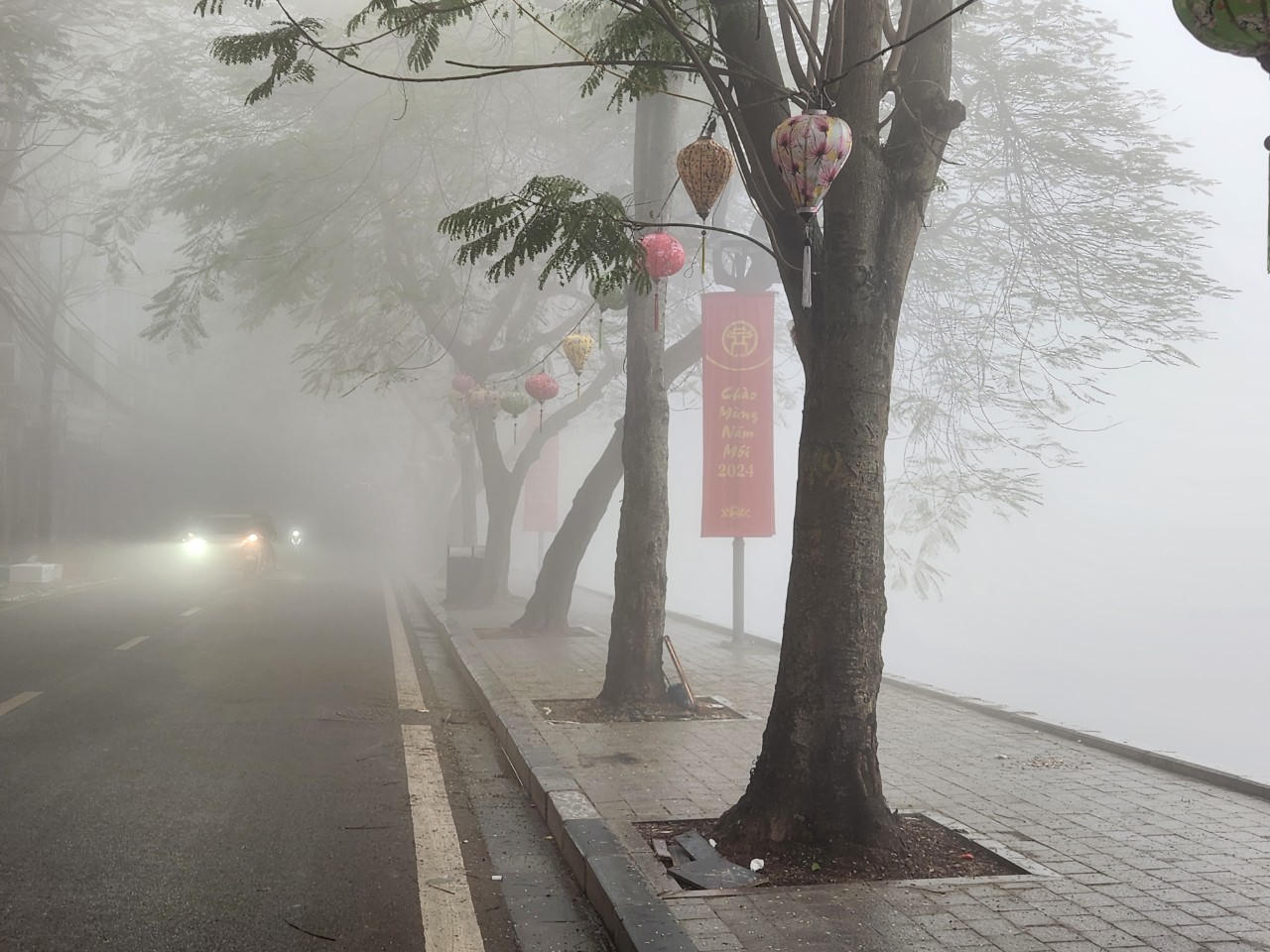 Sáng nay, Hà Nội chìm trong màn sương mù dày đặc