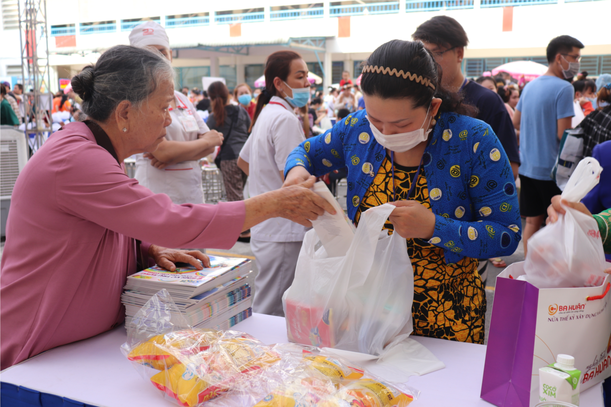 Ấm lòng những hoạt động chăm lo bệnh nhân dịp Tết 