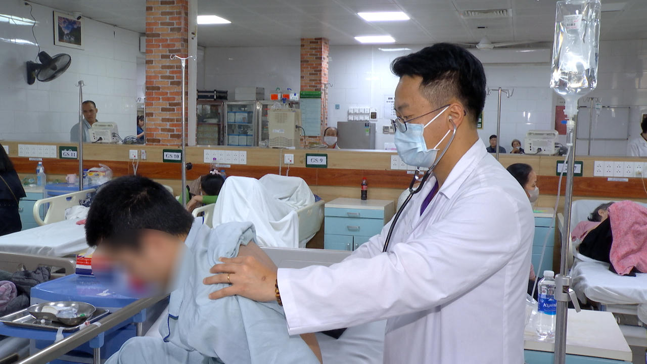 Cảnh giác ngộ độc rượu dịp Tết 