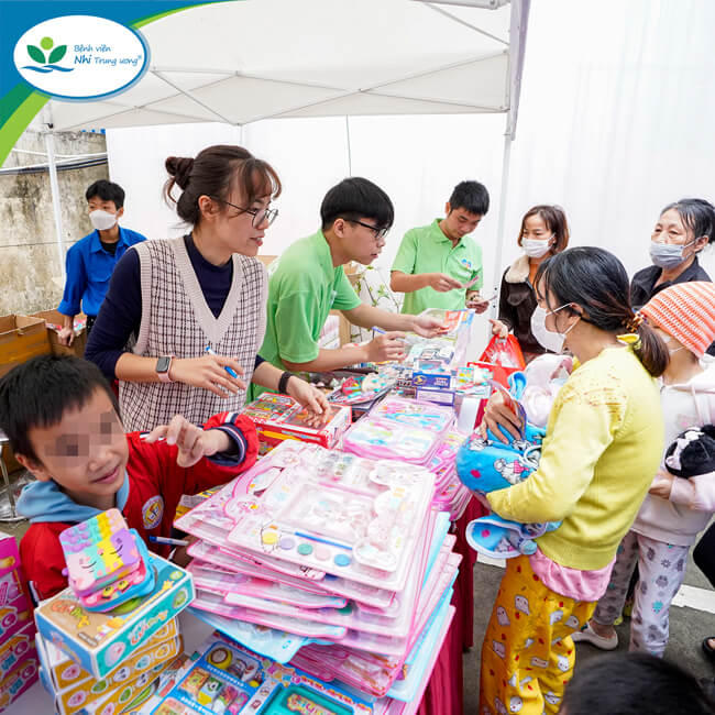 Ấm lòng những hoạt động chăm lo bệnh nhân dịp Tết 