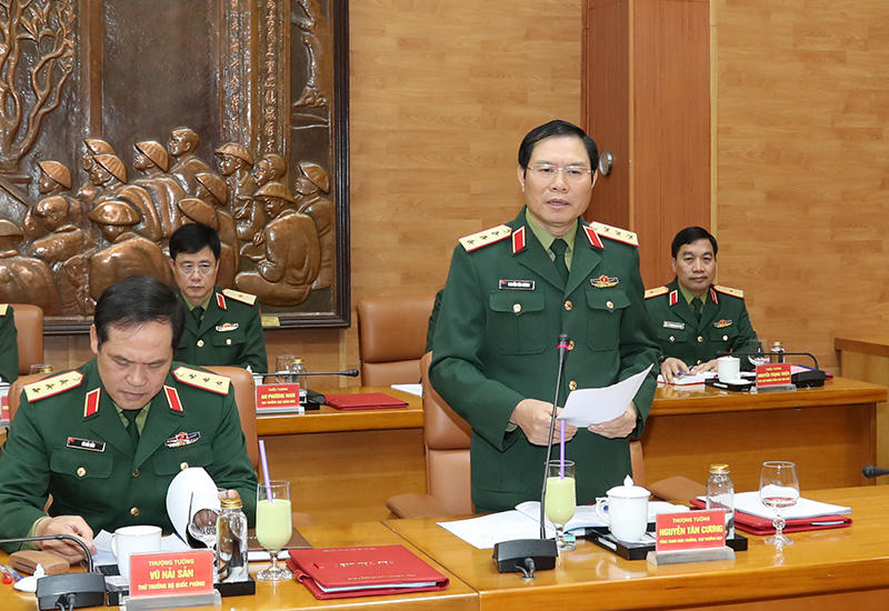 Đại tướng Phan Văn Giang và lãnh đạo Bộ Quốc phòng làm việc với Tổng cục Hậu cần