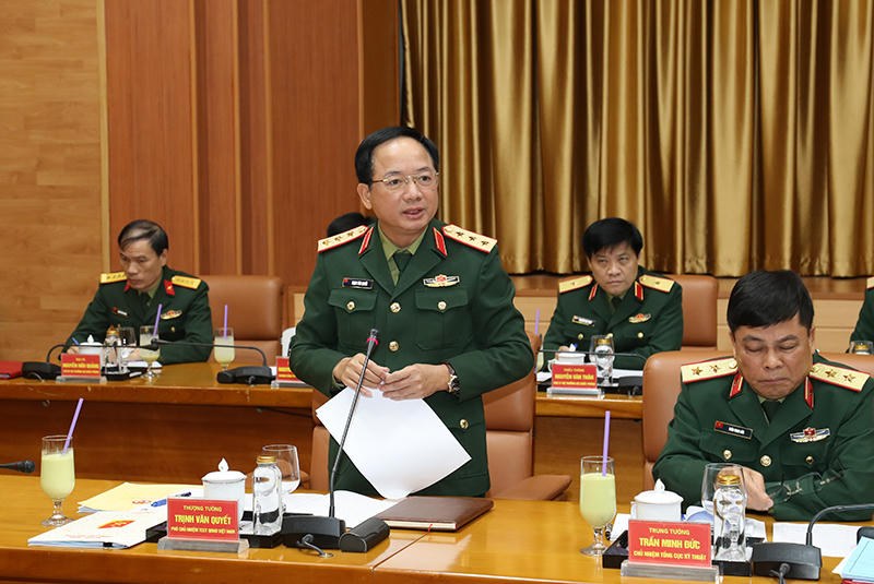 Đại tướng Phan Văn Giang và lãnh đạo Bộ Quốc phòng làm việc với Tổng cục Hậu cần