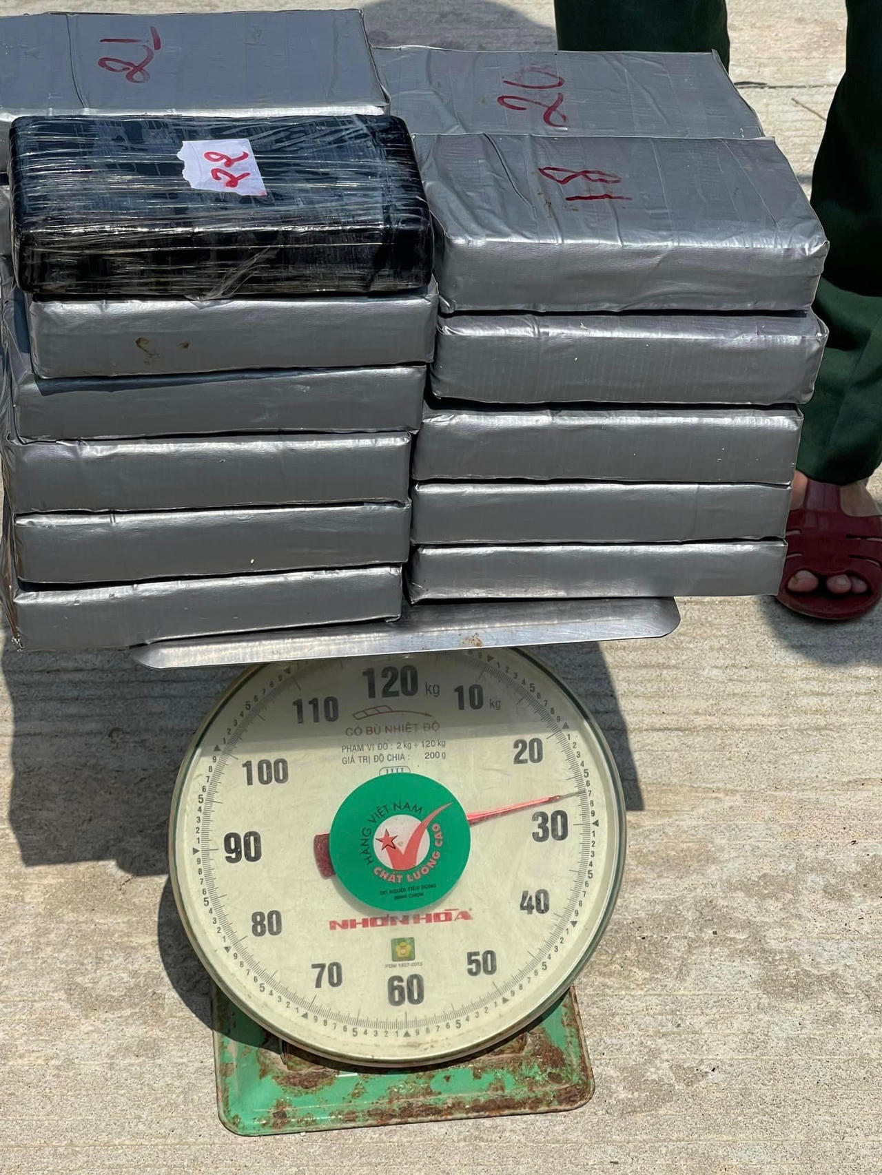 Phát hiện 30 kg nghi ma túy trôi vào đảo Lý Sơn