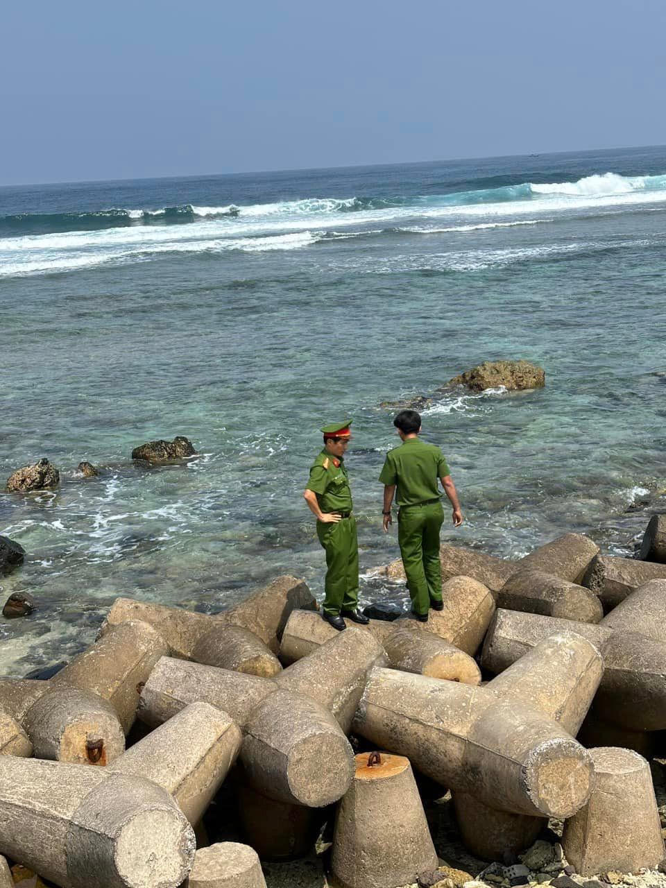 Phát hiện 30 kg nghi ma túy trôi vào đảo Lý Sơn